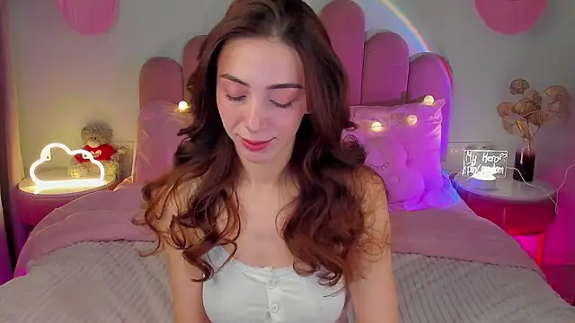 Snapshot of ElsaYoung chatting on 02-23-25, 06:17 ElsaYoung online show from 02-23-25, 06:17