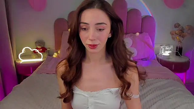 Snapshot of ElsaYoung chatting on 02-23-25, 08:00 ElsaYoung online show from 02-23-25, 08:00