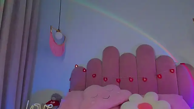 Snapshot of ElsaYoung chatting on 03-02-25, 02:51 ElsaYoung online show from 03-02-25, 02:51