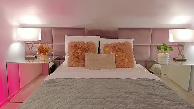 Snapshot of ElsaYoung chatting on 03-12-25, 08:52 ElsaYoung online show from 03-12-25, 08:52