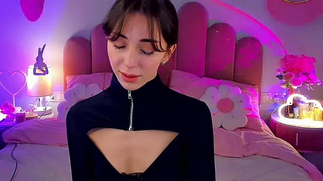 Snapshot of ElsaYoung chatting on 11-29-25, 10:24 ElsaYoung online show from 11-29-25, 10:24