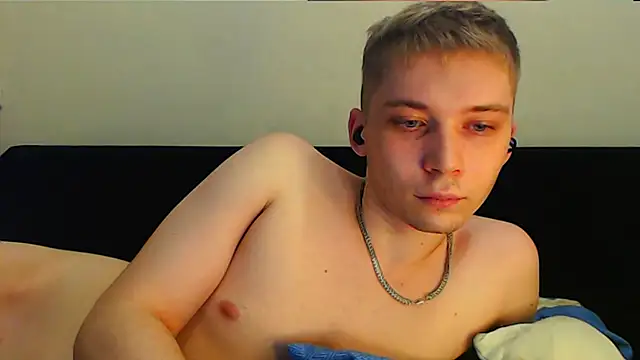 Snapshot of __sugarrebit chatting on 02-08-25, 10:19   sugarrebit online show from 02-08-25, 10:19