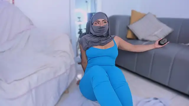 Snapshot of jazmin_anbar chatting on 10-07-25, 06:05 jazmin anbar online show from 10-07-25, 06:05