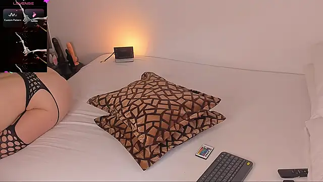 Snapshot of DannaHott17 chatting on 10-29-25, 01:13 DannaHott17 online show from 10-29-25, 01:13