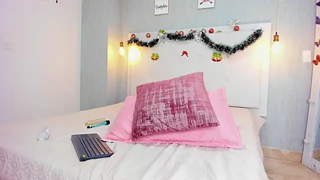 Milaspetite online show from 12-19-24, 11:25