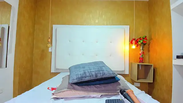 Milaspetite online show from 03-30-26, 08:32