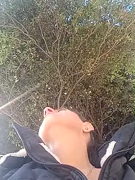 Snapshot of sasi_luna chatting on 09-21-25, 01:24 sasi luna online show from 09-21-25, 01:24