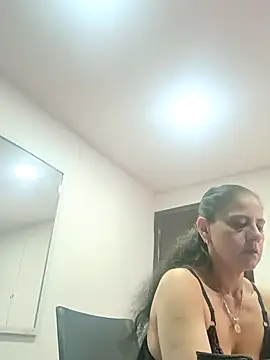 Snapshot of sasi_luna chatting on 10-27-25, 02:32 sasi luna online show from 10-27-25, 02:32