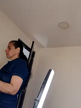 Snapshot of sasi_luna chatting on 12-15-25, 01:59 sasi luna online show from 12-15-25, 01:59