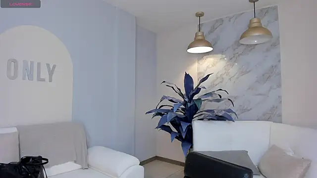 Snapshot of MiaFarrell_ chatting on 03-07-25, 06:43 MiaFarrell online show from 03-07-25, 06:43