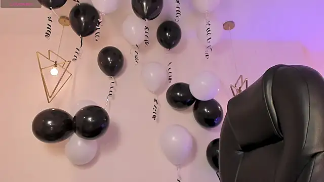 Snapshot of MiaFarrell_ chatting on 11-10-25, 06:29 MiaFarrell online show from 11-10-25, 06:29