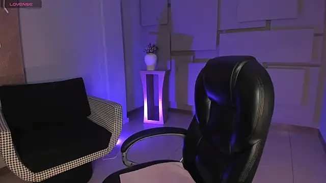 Snapshot of MiaFarrell_ chatting on 11-20-25, 06:18 MiaFarrell online show from 11-20-25, 06:18