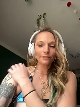 Snapshot of PrettiPluto chatting on 01-10-25, 06:17 PrettiPluto online show from 01-10-25, 06:17