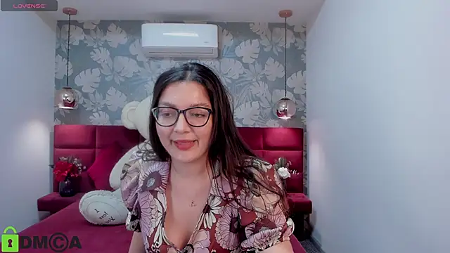 Snapshot of ZarifaBev chatting on 12-16-24, 12:04 ZarifaBev online show from 12-16-24, 12:04