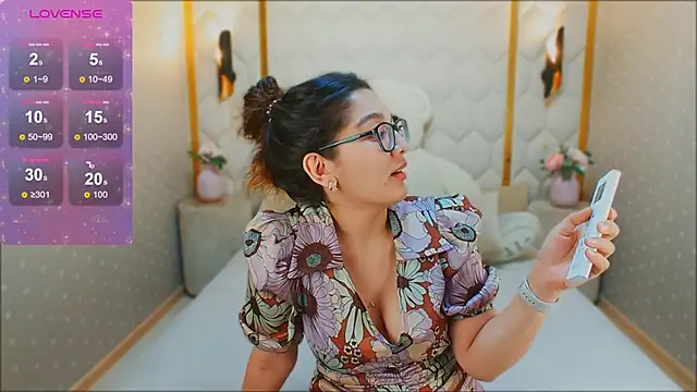 Snapshot of ZarifaBev chatting on 12-21-24, 10:40 ZarifaBev online show from 12-21-24, 10:40