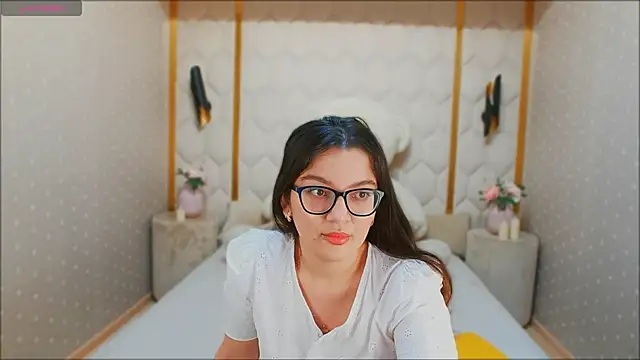 Snapshot of ZarifaBev chatting on 12-25-24, 08:39 ZarifaBev online show from 12-25-24, 08:39