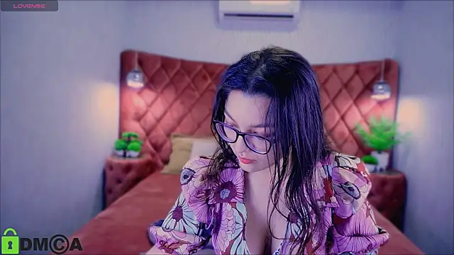 Snapshot of ZarifaBev chatting on 12-28-24, 10:55 ZarifaBev online show from 12-28-24, 10:55