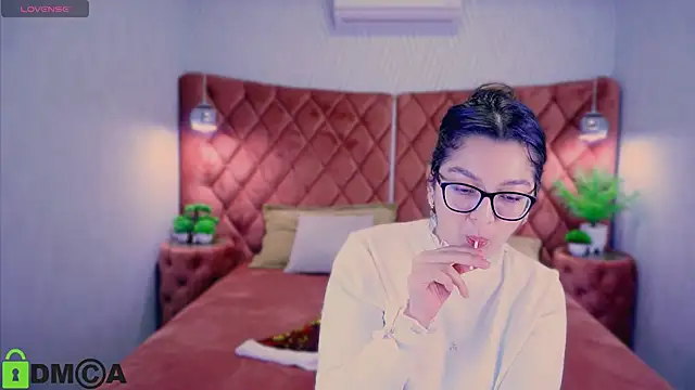 Snapshot of ZarifaBev chatting on 12-29-24, 11:07 ZarifaBev online show from 12-29-24, 11:07