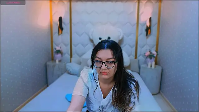 Snapshot of ZarifaBev chatting on 01-07-25, 01:14 ZarifaBev online show from 01-07-25, 01:14