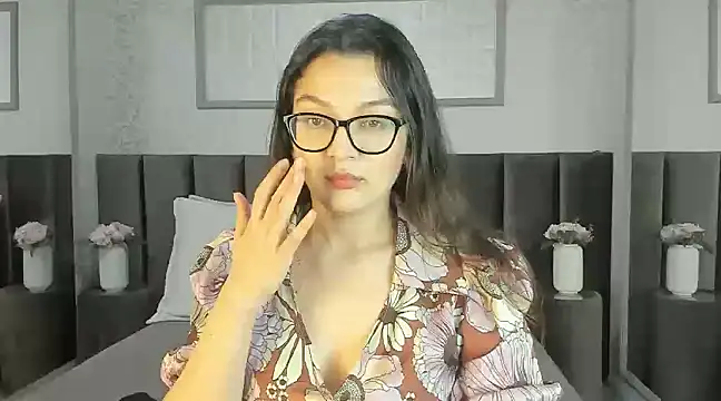 Snapshot of ZarifaBev chatting on 01-09-25, 08:11 ZarifaBev online show from 01-09-25, 08:11