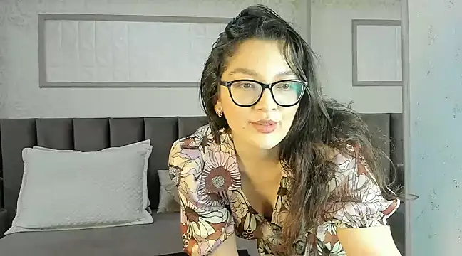 Snapshot of ZarifaBev chatting on 01-09-25, 11:13 ZarifaBev online show from 01-09-25, 11:13