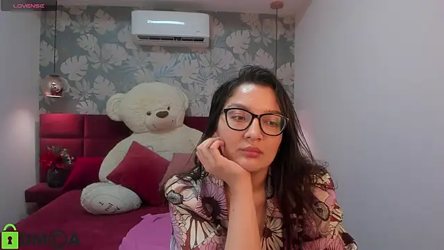 Snapshot of ZarifaBev chatting on 01-11-25, 04:27 ZarifaBev online show from 01-11-25, 04:27