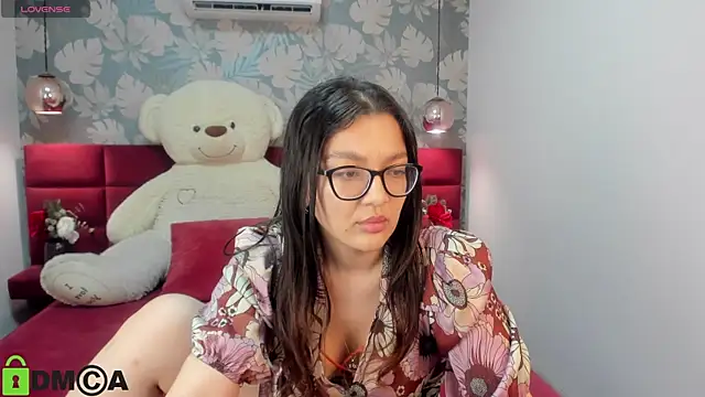 Snapshot of ZarifaBev chatting on 02-10-25, 02:19 ZarifaBev online show from 02-10-25, 02:19