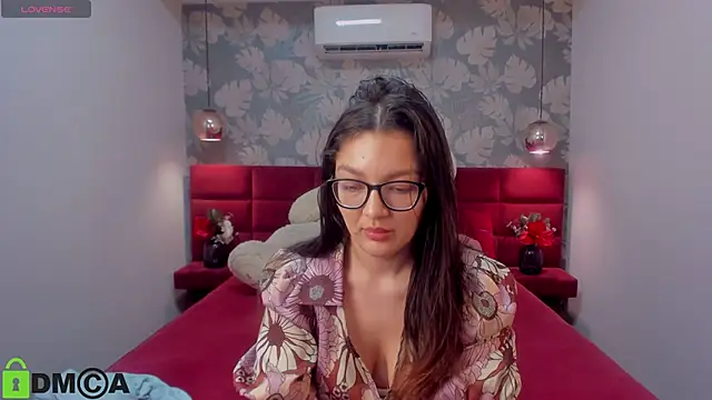 Snapshot of ZarifaBev chatting on 02-21-25, 07:32 ZarifaBev online show from 02-21-25, 07:32