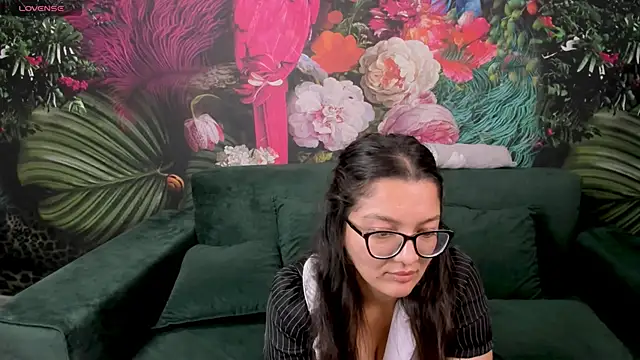 Snapshot of ZarifaBev chatting on 09-13-25, 10:15 ZarifaBev online show from 09-13-25, 10:15