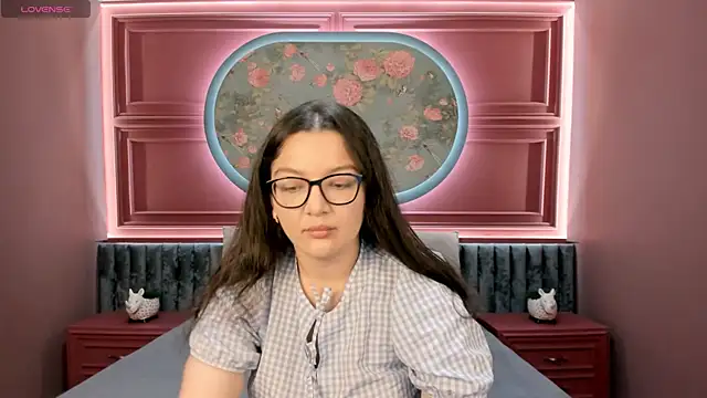 Snapshot of ZarifaBev chatting on 10-09-25, 02:48 ZarifaBev online show from 10-09-25, 02:48