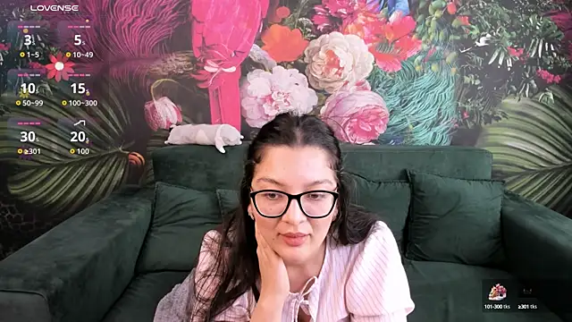 Snapshot of ZarifaBev chatting on 10-10-25, 03:44 ZarifaBev online show from 10-10-25, 03:44