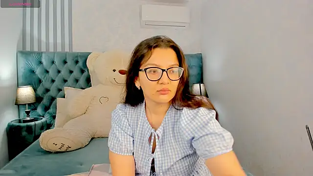 Snapshot of ZarifaBev chatting on 10-18-25, 01:56 ZarifaBev online show from 10-18-25, 01:56