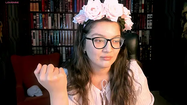 Snapshot of ZarifaBev chatting on 10-31-25, 10:22 ZarifaBev online show from 10-31-25, 10:22