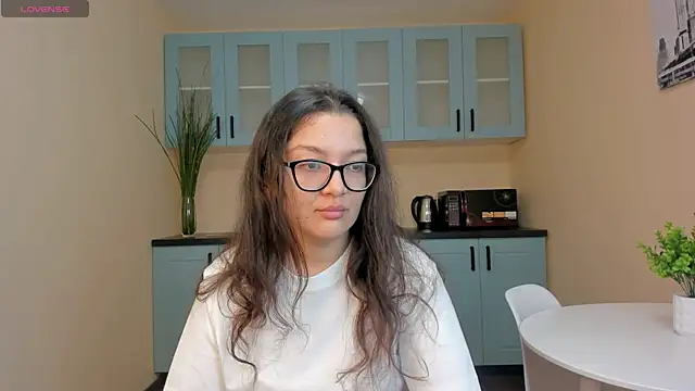 Snapshot of ZarifaBev chatting on 12-20-25, 07:04 ZarifaBev online show from 12-20-25, 07:04