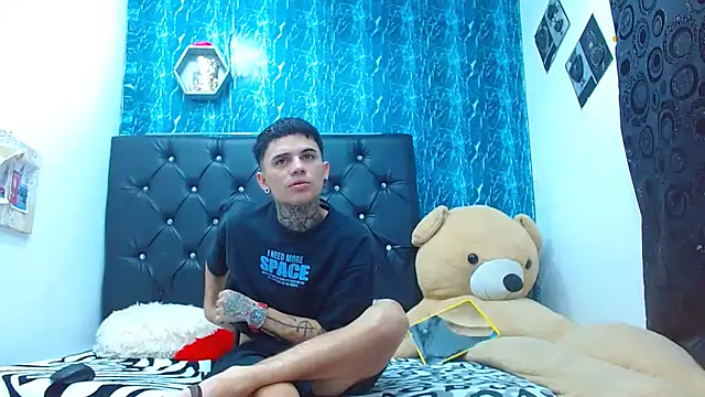 Snapshot of exotic_hot_couple chatting on 03-09-25, 07:26 exotic hot couple online show from 03-09-25, 07:26