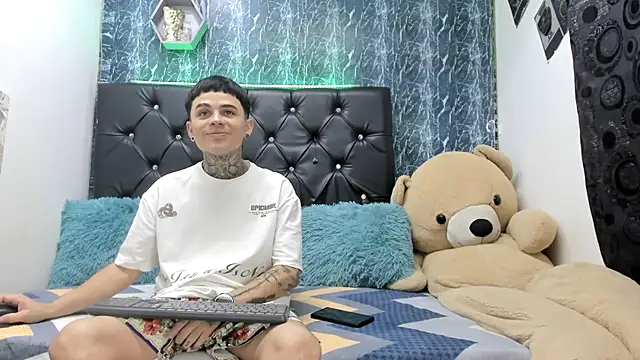 Snapshot of exotic_hot_couple chatting on 12-03-25, 09:57 exotic hot couple online show from 12-03-25, 09:57