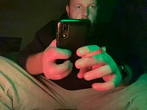 Snapshot of TinyDickBear chatting on 12-24-24, 02:21 TinyDickBear online show from 12-24-24, 02:21