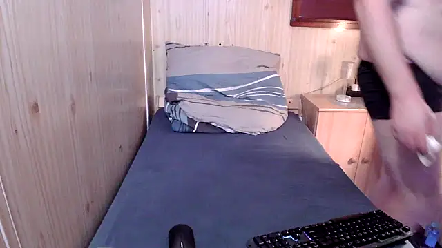 Snapshot of TinyDickBear chatting on 02-08-25, 11:01 TinyDickBear online show from 02-08-25, 11:01