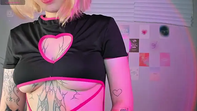 Snapshot of tender_kiitty chatting on 12-23-24, 02:39 tender kiitty online show from 12-23-24, 02:39