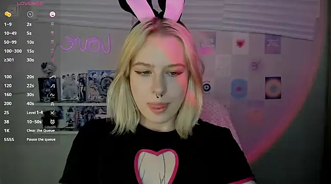 Snapshot of tender_kiitty chatting on 01-25-25, 11:13 tender kiitty online show from 01-25-25, 11:13