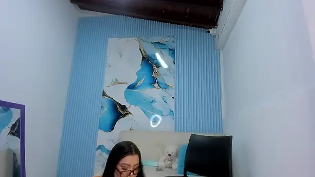 Danniela18  online show from 03-19-25, 04:02