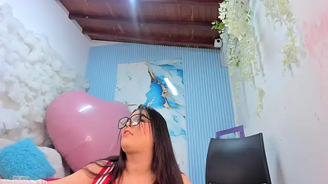 Danniela18  online show from 05-15-26, 12:23