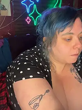 SleazeLouize online show from 12-16-24, 02:25