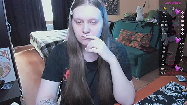 Alice Dreamgirl  online show from 04-22-26, 12:18