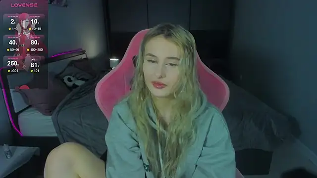 Snapshot of Molly_Toads chatting on 12-20-24, 11:21 Molly Toads online show from 12-20-24, 11:21