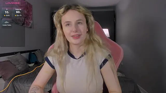 Snapshot of Molly_Toads chatting on 01-21-25, 09:15 Molly Toads online show from 01-21-25, 09:15