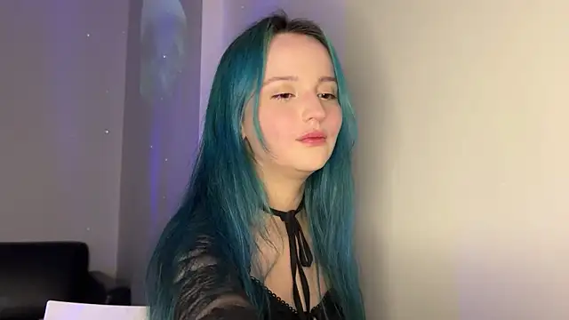 bumble bee online show from 01-13-25, 01:06