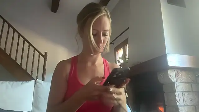 Emmy frenchie online show from 11-25-25, 09:53