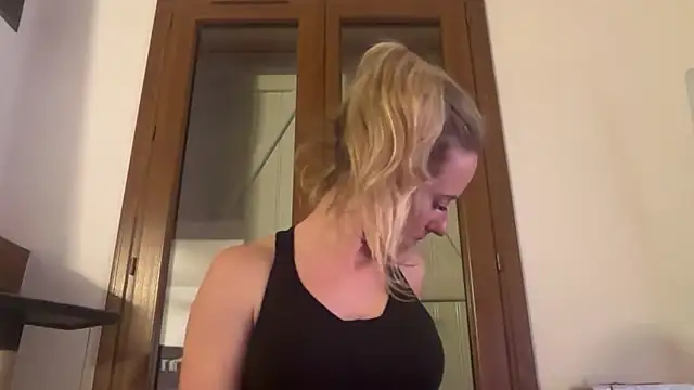 Emmy frenchie online show from 01-06-26, 07:06