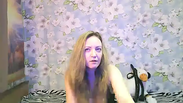 Snapshot of KattyLuuu chatting on 09-12-25, 08:53 KattyLuuu online show from 09-12-25, 08:53